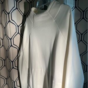 Fabletics White Long Sleeve Sweater SIze 4X Women